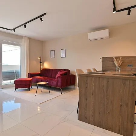 Apartment Noir Design Trogir